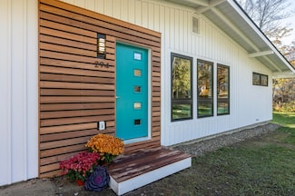 294 Portland St, Yarmouth, ME 04096
