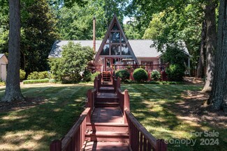2726 Lake Shore Rd S, Denver, NC 28037