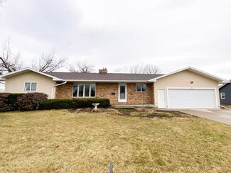 810 Park St, Dysart, IA 52224