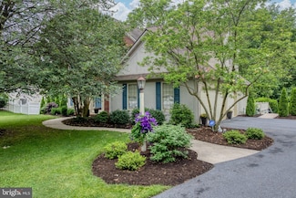 16 Fox Hollow Dr, Lancaster, PA 17602