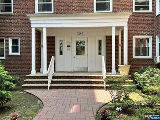 326 Bridge Plaza N Unit 3C, Fort Lee, NJ 07024
