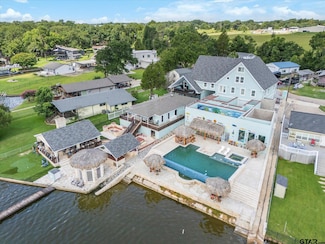 220 Pin Oak Dr, Mabank, TX 75156