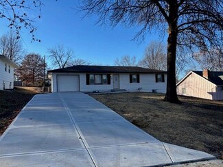 1508 N Broadway St, Oak Grove, MO 64075