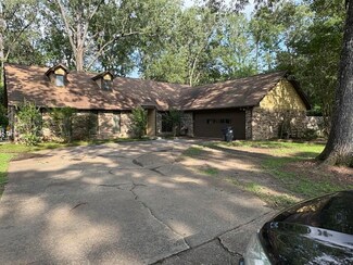 1184 Meadowlark Dr, Starkville, MS 39759
