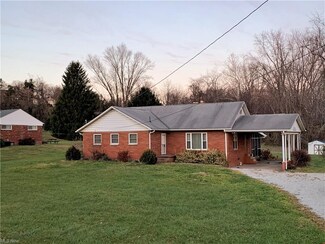 5992 Dupont Rd, Washington, WV 26181