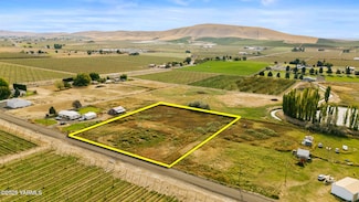 NKA E Charron Rd, Moxee, WA 98936