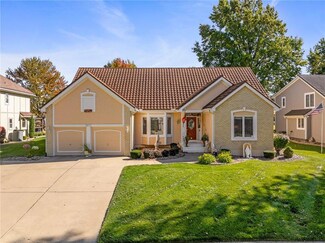 5217 NE Fairway Homes Dr, Lees Summit, MO 64064