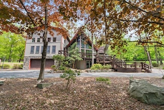 231 Tanglwood Dr, Greentown, PA 18426