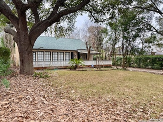 425 Canterbury Hill St, San Antonio, TX 78209