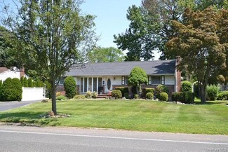 348 Town Line Rd, ComMacK, NY 11725