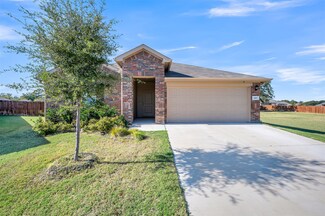 201 Abingdon St, Azle, TX 76020