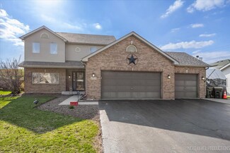 227 Wolverine Dr Unit 8, Oswego, IL 60543
