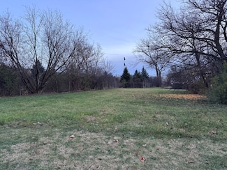 85 Bender Rd, Des Plaines, IL 60016