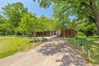 297 Vreeland Dr, Rochester Hills, MI 48309