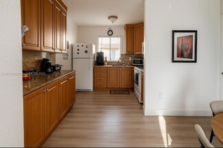 2760 W 61st Place Unit 202, Hialeah, FL 33016