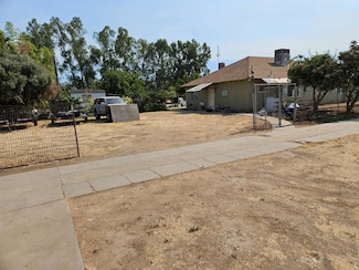 8057 N Thompson Ave, Clovis, CA 93619
