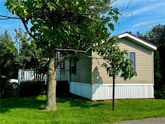 2313 Oak Ln, Newfane, NY 14108