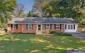 208 Mountain View Rd, King, NC 27021