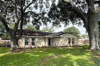 1006 Fairlane Dr, Ganado, TX 77962