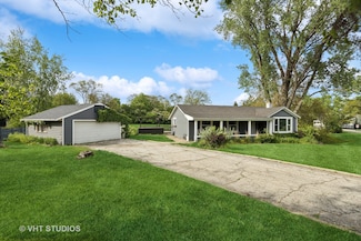 21W534 Bemis Rd, Glen Ellyn, IL 60137