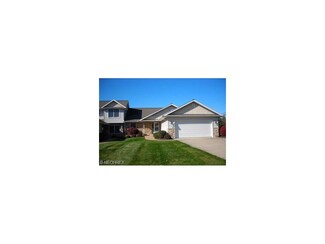 24 Hidden Pond Dr, Doylestown, OH 44230
