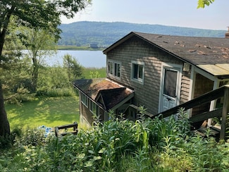 10 Riverfront Dr, Bellows Falls, VT 05101