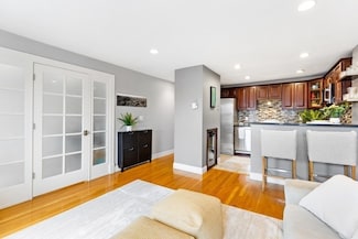 664 Massachusetts Ave Unit 6, Boston, MA 02118