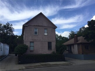 890 N Main St, Akron, OH 44310