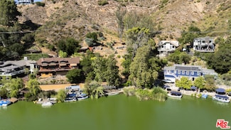 2100 Lakeshore Dr, Agoura Hills, CA 91301
