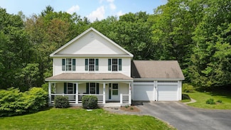 35 Fox Hollow Dr, Weare, NH 03281