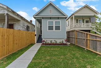 3513 Ursuline St, Galveston, TX 77550