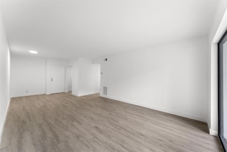 3105 Oakland Shores Dr Unit J110, Oakland Park, FL 33309