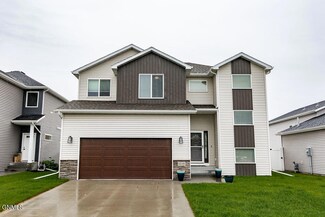 1038 Ashley Dr W, West Fargo, ND 58078