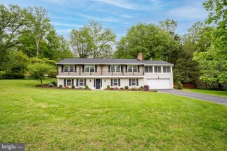 3409 Willow Tree Ln, Falls Church, VA 22044