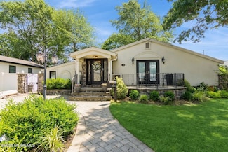 70 Woodshore W, Keyport, NJ 07735