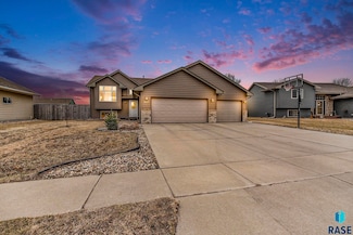 507 Rosewood Dr, Harrisburg, SD 57032
