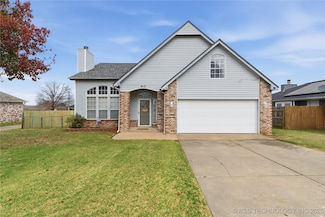 413 W 54th St, Sand Springs, OK 74063