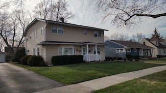512 N Prospect Manor Ave, Mount Prospect, IL 60056