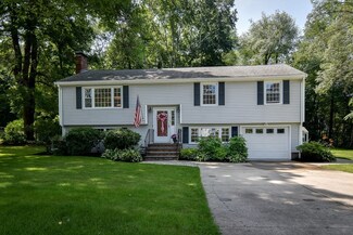 9 Longmeadow Rd, Medfield, MA 02052