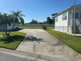 210 Crown Point Dr, Nokomis, FL 34275