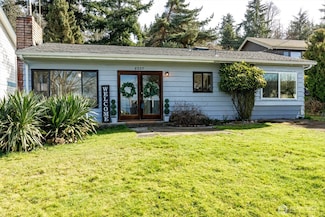 8227 Whidbey Dr, Clinton, WA 98236