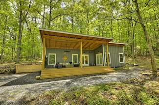90 Adelaide Dr, Blue Ridge, GA 30513