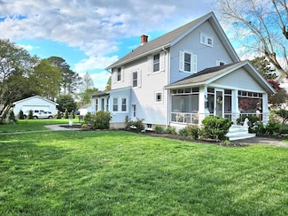 20 Ames St, Onancock, VA 23417