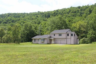 2597 Stage Rd, Pomfret, VT 05067