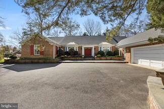 690 Golf View Rd, Moorestown, NJ 08057