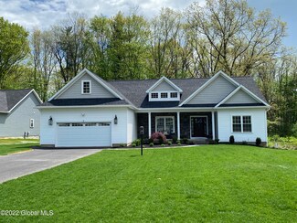 1 Kelts Farm Rd, Niskayuna, NY 12309