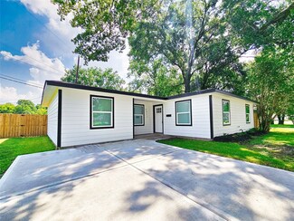 6011 Wortham Way, Houston, TX 77033