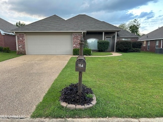 114 Sherwood Dr, Brandon, MS 39047