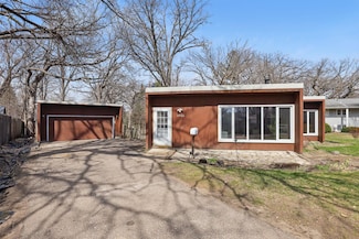 4900 W 108th St, Bloomington, MN 55437