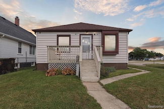2843 5th St, Trenton, MI 48183